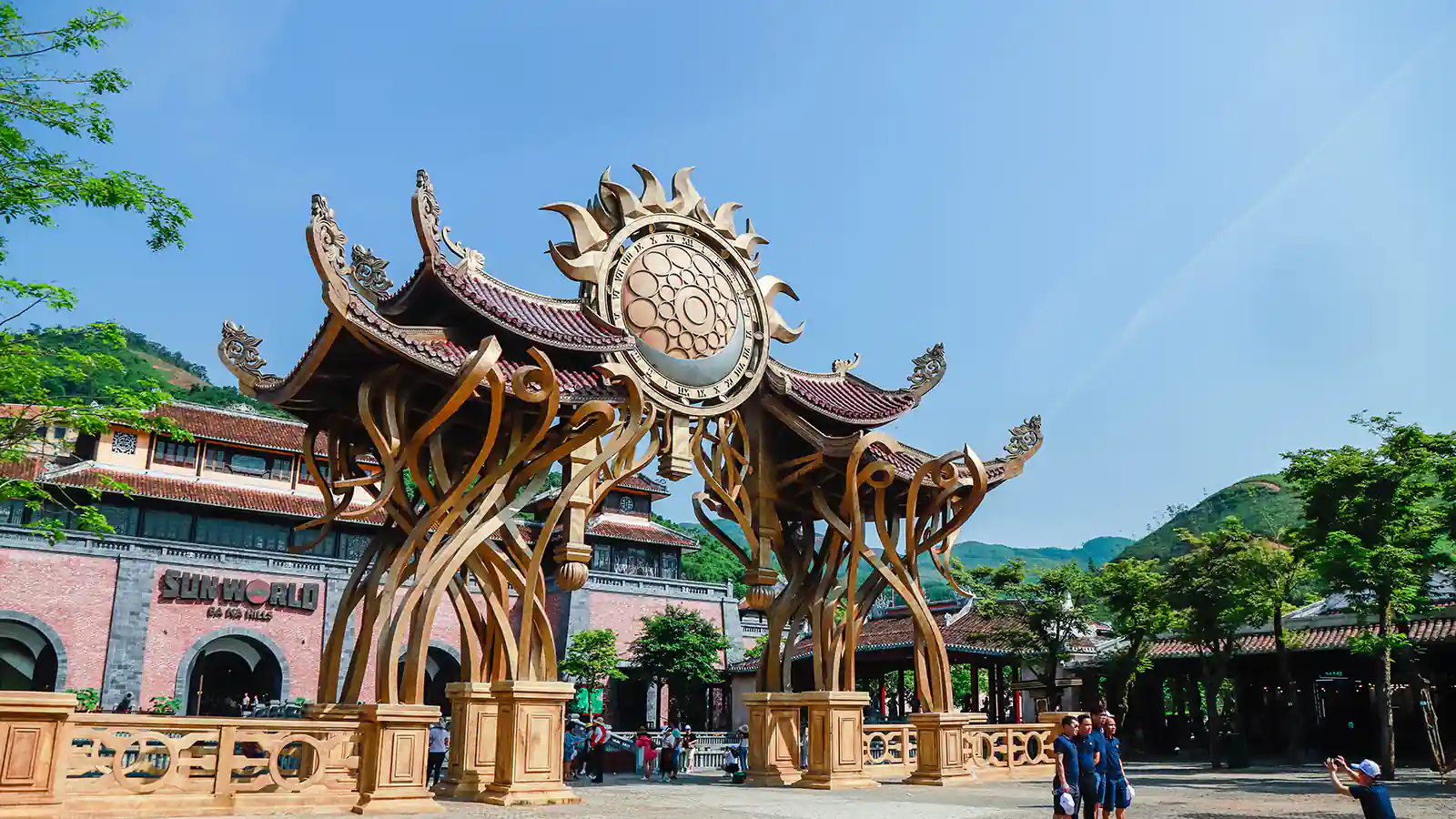 Cong mat troi ba na hills